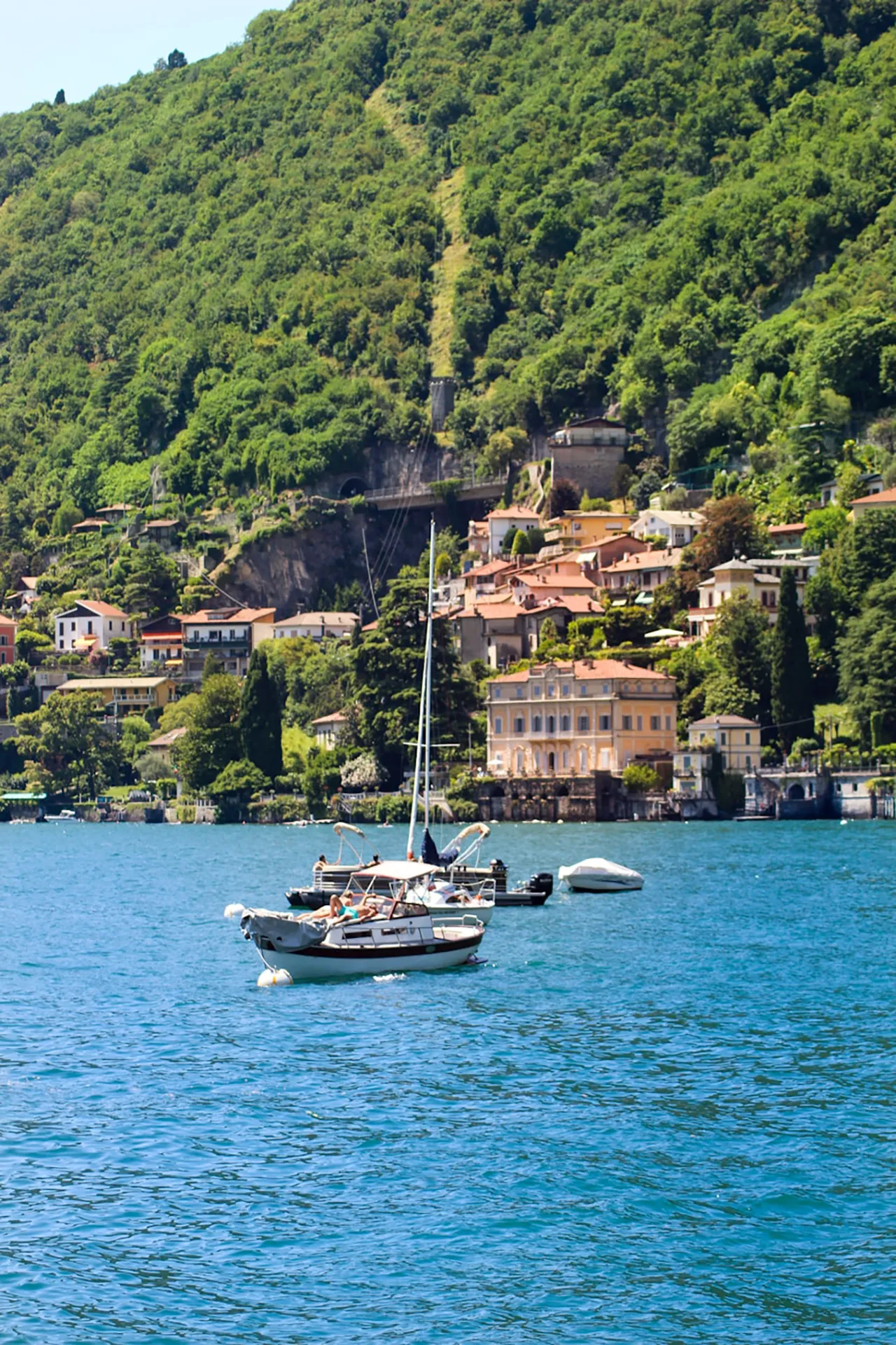 Sailing Como Lake